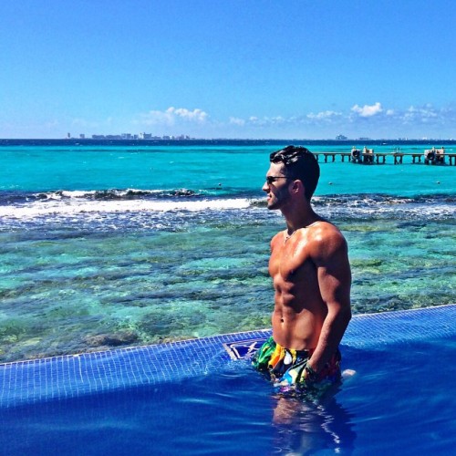 dallasguy75204:  1,000’s of pics from a DallasTXGuy: dallasguy75204.tumblr.com
