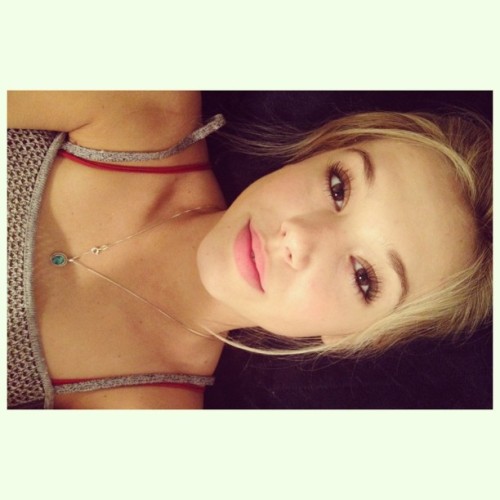 alexisreneg:  Messy bun time 🌙