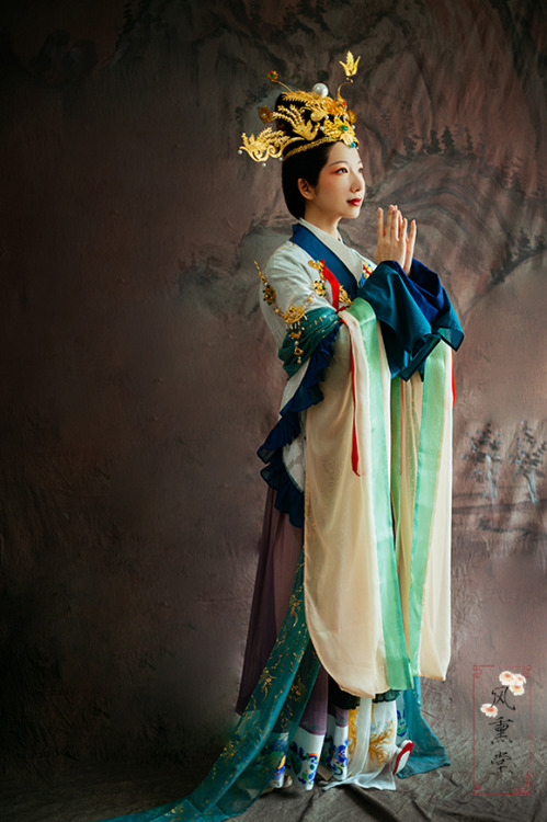 hanfugallery:Traditional Chinese hanfu by 风熏堂-则宁