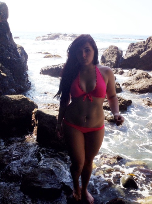 lexlifts:  itsjustmeagainstmyself:  lexlifts:  balancing on wee little rocks  she is like the definition of perfection  ❤️❤️❤️❤️