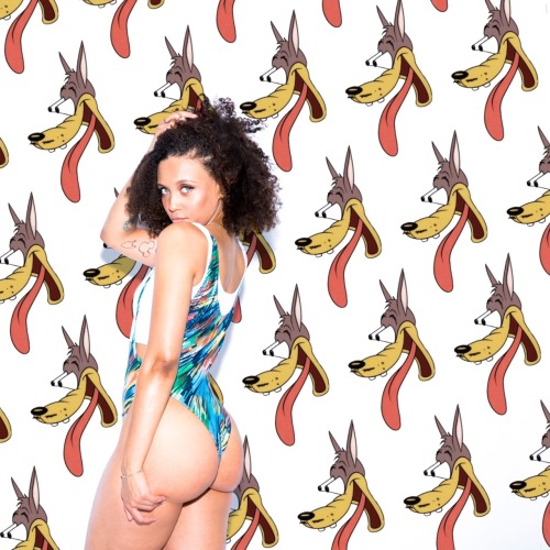 sugarkisslove:  tigertwo1515:  bunnydreamz:Jabari Jacobs x Bunny Dreamz  I need to see a photo with blondibooo, and sugarkisslove using this background. They are prefect for it.  Lol 😋😆