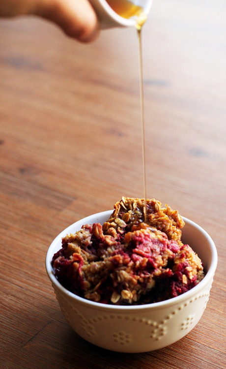 foodffs:baked raspberry oatmeal with brown butter drizzleReally nice recipes. Every hour.