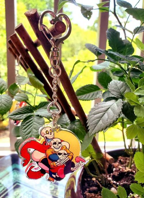 “Together Again” Available for a limited time only! A 2" charm featuring WD Gaster (Dings), San