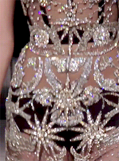 evermore-fashion:  Alexander McQueen Fall 2016 Ready-to-Wear Collection