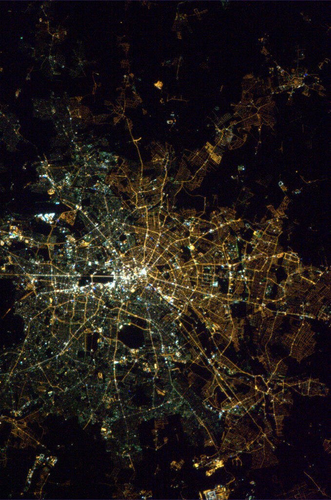 mapsontheweb:  East/West Berlin divide still visible from space due to different