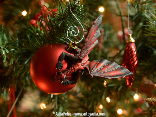 miss-kitty-fantastico:sosuperawesome:Dragon Baubles by Aelia Petro on EtsyBrowse more curated dragon