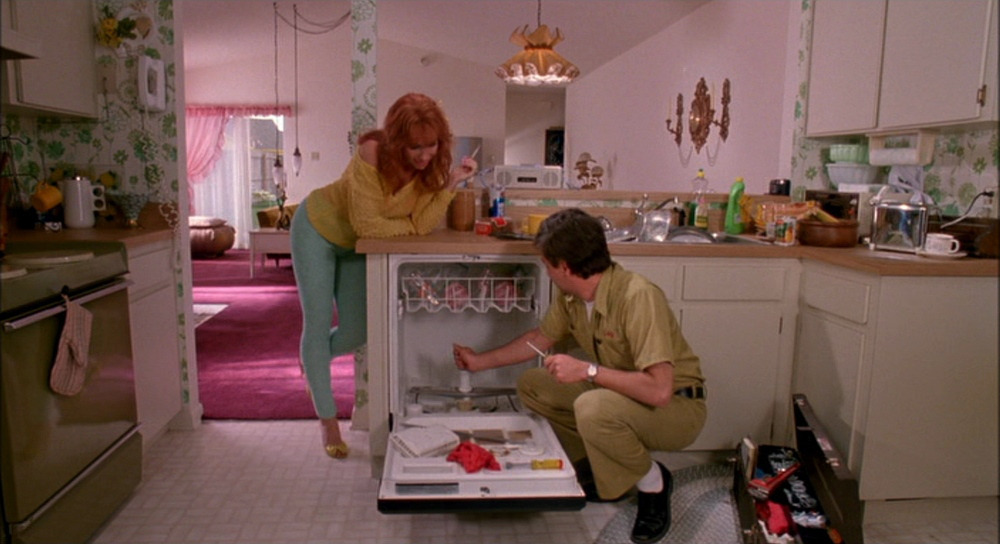 cinemaspam:  10 frames Edward Scissorhands (1990) Directed by Tim BurtonCinematography