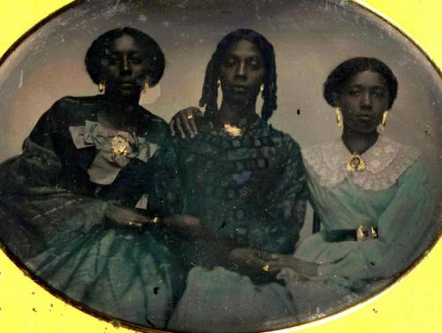 fabula-unica: chubachus: Hand-colored tintype portrait of three unidentified African American women,