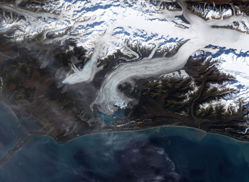 Bering Glacier (Alaska, USA) where it terminates in Vitus Lake.North America’s largest and lon
