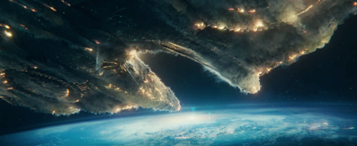 entertainingtheidea:   That is definitely…bigger than the last one. Watch the first trailer for Roland Emmerich’s Independence Day: Resurgence, starring  Jeff Goldblum, Jessie Usher, Liam Hemsworth, Charlotte Gainsbourg, Joey King, Maika Monroe,