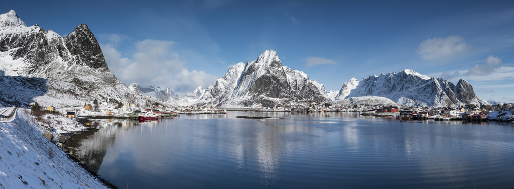 photosofnorwaycom:  Lofoten - Reine - Panorama by jerry_lake About six images auto-merged