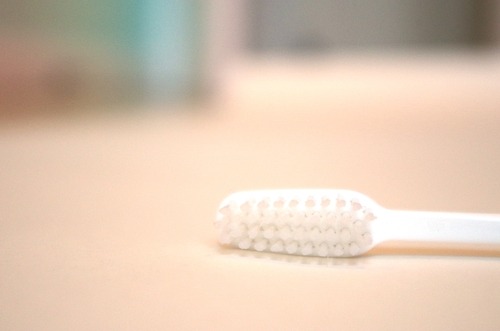 vulcat:  vulcat:  I’M SOBBING I WAS TAKING A PHOTO OF A TOOTHBRUSH FOR SCHOOL AND IT LOOKS SO SAD    