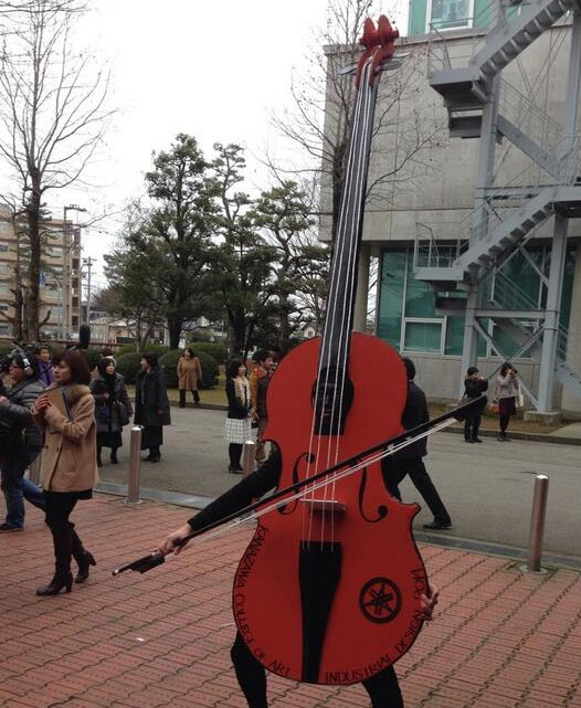 cosplaysleepeatplay:  While American students solemnly plod across a stage, be-cap