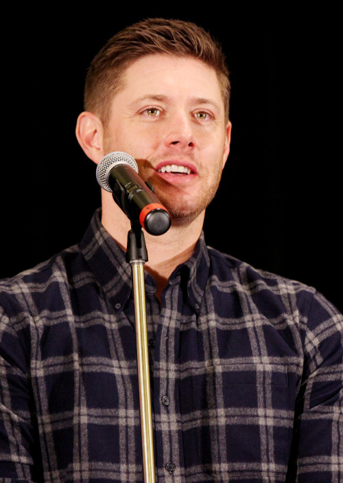 suckmywinchester: Jensen @Seacon16 [credits @jensenwuvzhugz​]