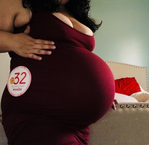 preggoalways:I don’t think this dress is going to fit for much longer …… 