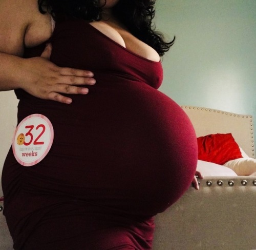 preggoalways:I don’t think this dress is going to fit for much longer ……