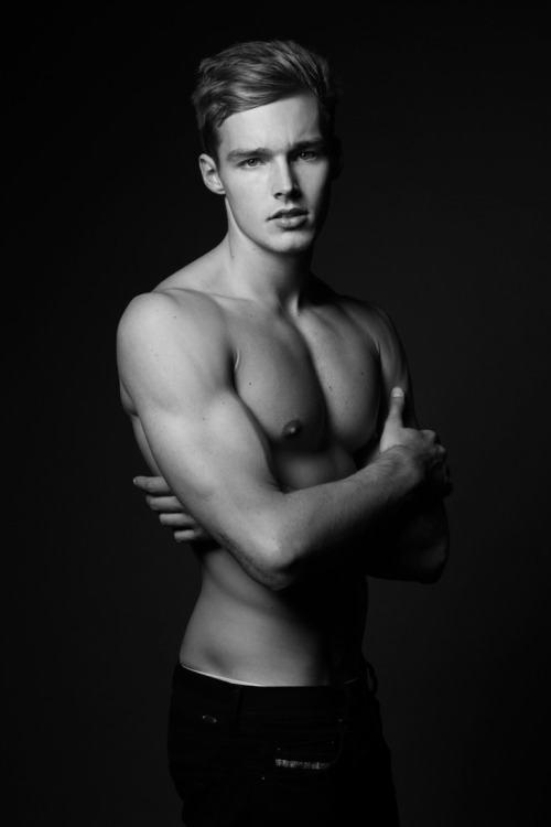 strangeforeignbeauty:  Hugo Mayhew | Photographed by Grant Adam for Male Model Scene