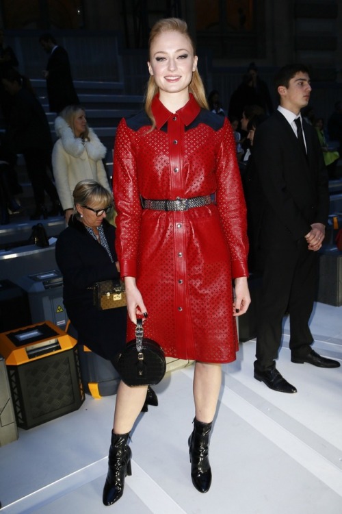 annegal: Sophie Turner at the Louis Vuitton Fall 2018 Ready-to-Wear Fashion Show.
