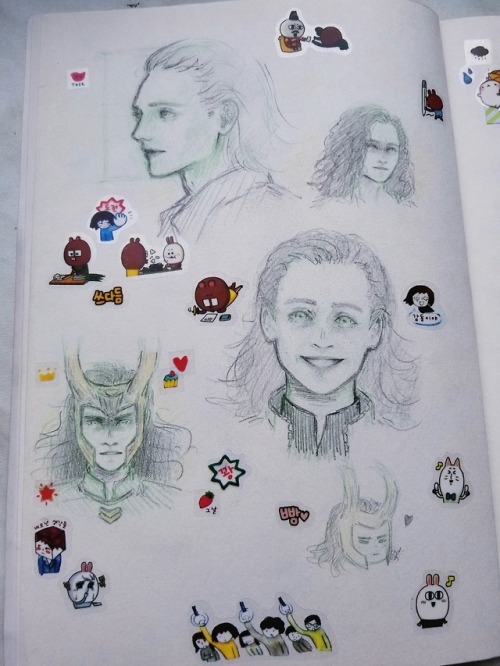 I have no time to draw properly, so here are few pages of my sketchbook with some bnha doodles, head