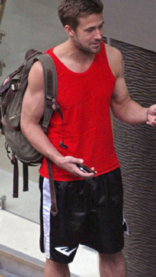 shamrock710:  Gosling looking hot in boxing shorts!
