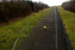 fastgirlsdoitwell:  the-building-of-a-tanker:  therunnerinme:  RunnersWorld  I don’t like distance running. HOWEVER, I love sprinting and running stairs. This? this looks amazing.  looks like the ninth circle of hell to me 