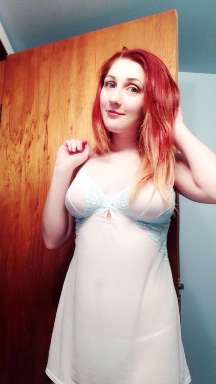 stormyweatherlilike:  I has a cute nighty gown thing