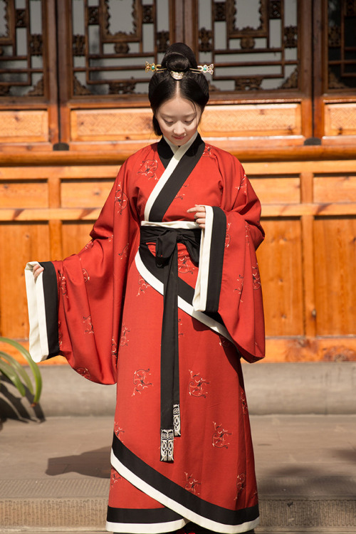 Traditional Chinese hanfu | Type: Quju曲裾 by 重回汉唐