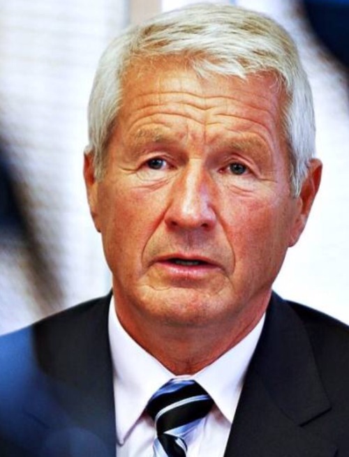 toddcdn40:  mueslimen:  Thorbjørn Jagland What a dream of a sexy handsome attractive man  👅❤❤❤❤