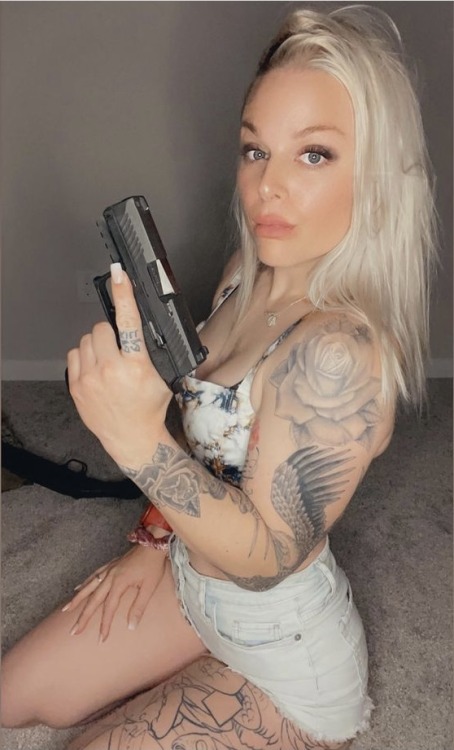 hotchicks-with-guns: