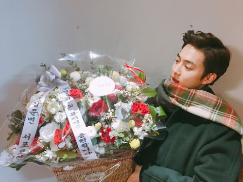 171218 [From. SUHO] 1일 1공 수호 벌써 시간이 흘러 어제 뮤지컬 배우로서 더 라스트키스란