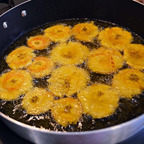 brattylikestoeat:Tostones/fried plantain chips (hopefully this is the right thing and if now let me 