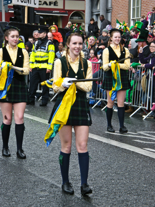 canedane:  torch-echo:  St Patricks Day - I think these girls are from the USA and are visiting Irel