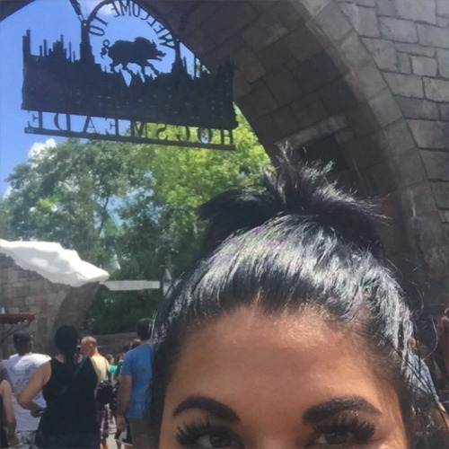 erikalynn424:  My happy place , my home ! Hogwarts ! 😍♥️🏰⚡️🚂🍺