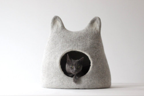 culturenlifestyle: Creative and Modern Colorful Cat Caves Etsy shop Agnes Felt makes cosy and modern