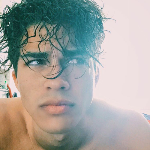 boytrappedinthcloset:  Alex Aiono