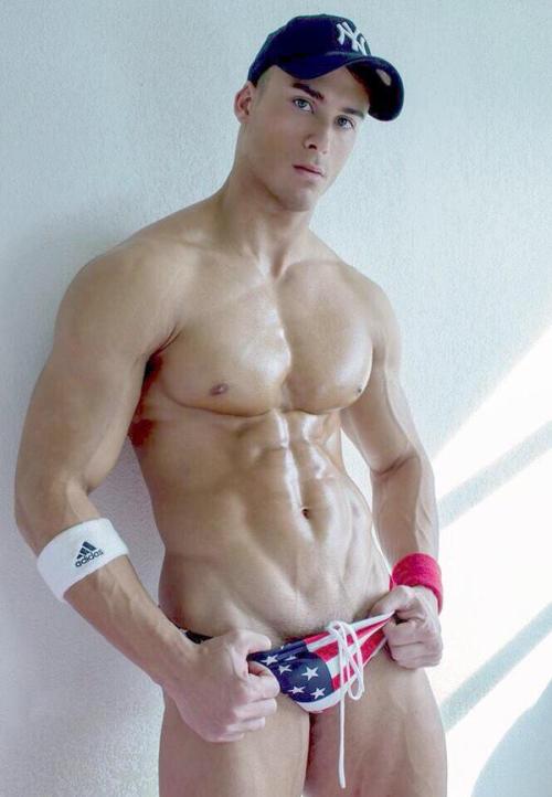 jockbrad:  Swimmers, wrestlers, football players / singlets, jockstraps, speedos and spandex!http://jockbrad.tumblr.com/