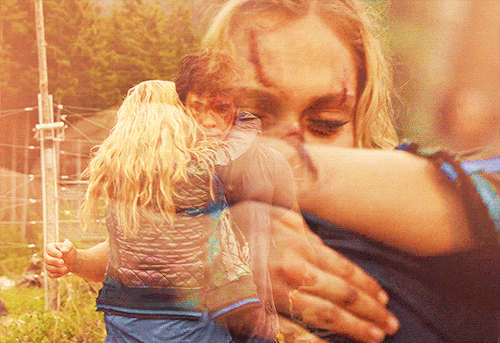 November 19th, 2014 - Happy 8th Year Bellarke Hug Anniversary "Now There's Something I Thought I'd Never