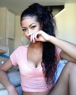 skyetownsend:  Hair black and wavy like she