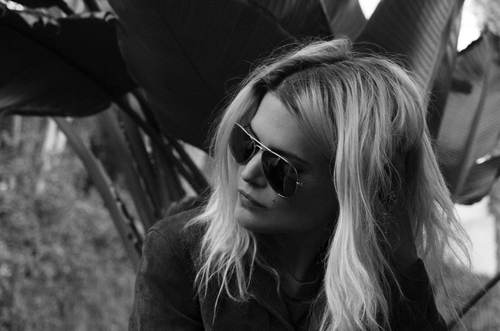 implantedvisions:  Alison Mosshart  Cool girl 😍