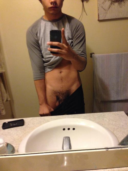 bateinkamp:  ghettrix:  3 words YES, PLEASE and THANK YOU  Damn sexy  Whats he’s name?😍