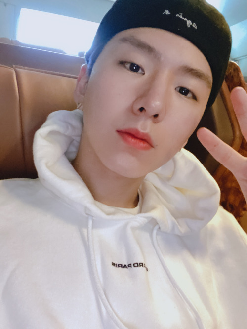 mxfancafe: Kihyun FROM MONSTA X Update 200110 베트남에 In Vietnam 도착쓰으으으으으으으으으으We just arrived at Vietna