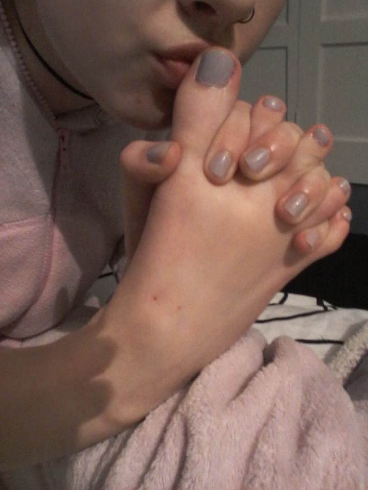 ashfeet:  Some amazing pictures that Ash sent me the other night after painting her