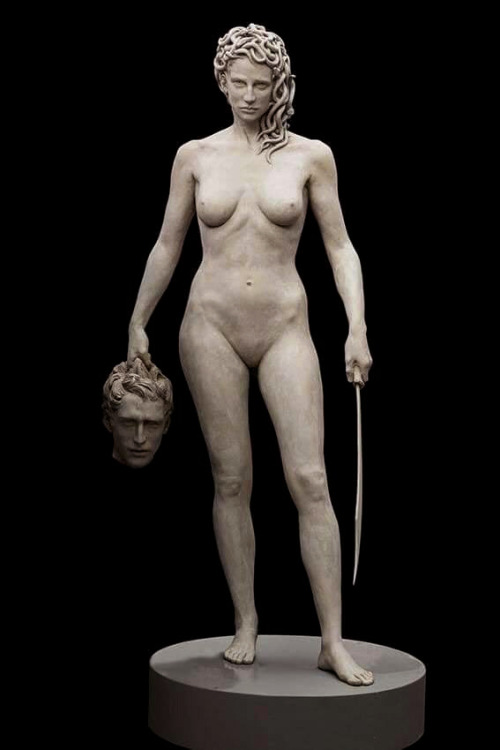 aqua-regia009: Medusa with the head of Perseus by Luciano Garbati