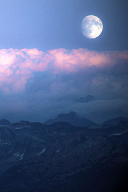 r2–d2:  Mountain moon and & cloud by