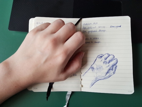 7th August 2019: Getting better in both writing Russian and drawing hands.