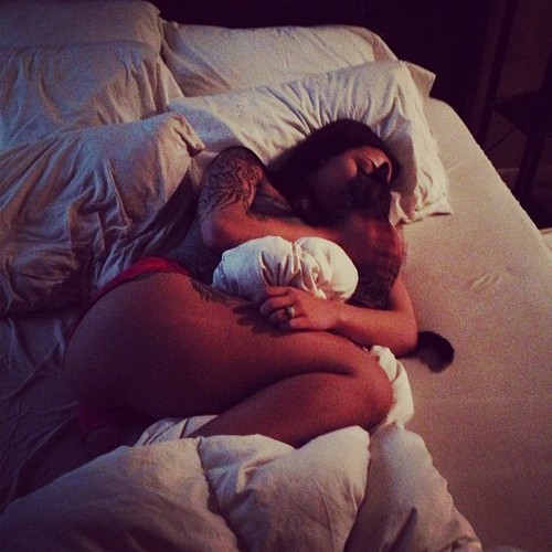 ilovewomenido:  LONGday MonDAYs - Fans Click here - http://bit.ly/TA66ac  Shop 21