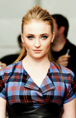 mechanicalpolo:    Sophie Turner  