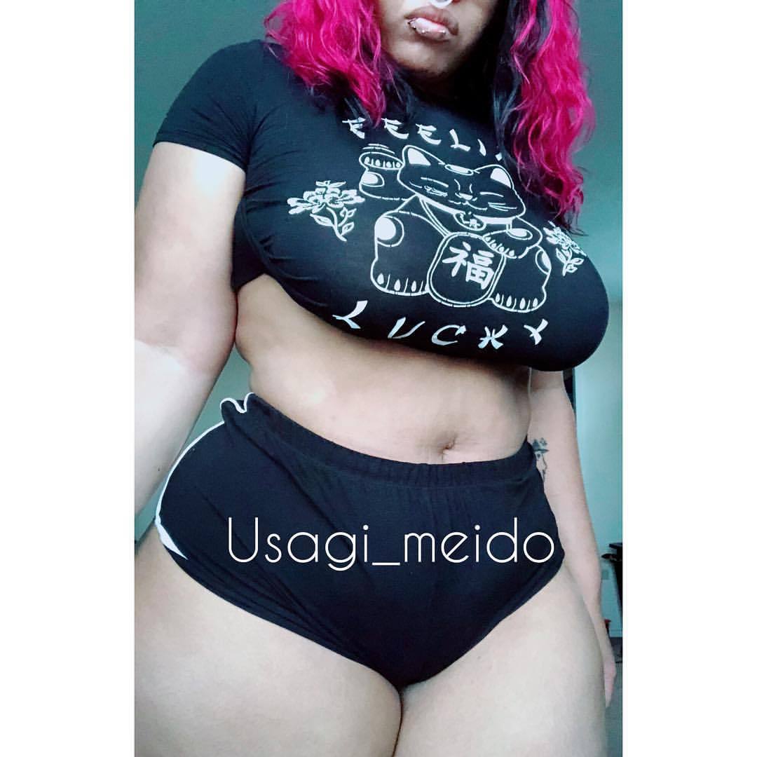 2danalbeadslicker:  bigpimpin713:  Bet I can make that pussy talk loud and clear