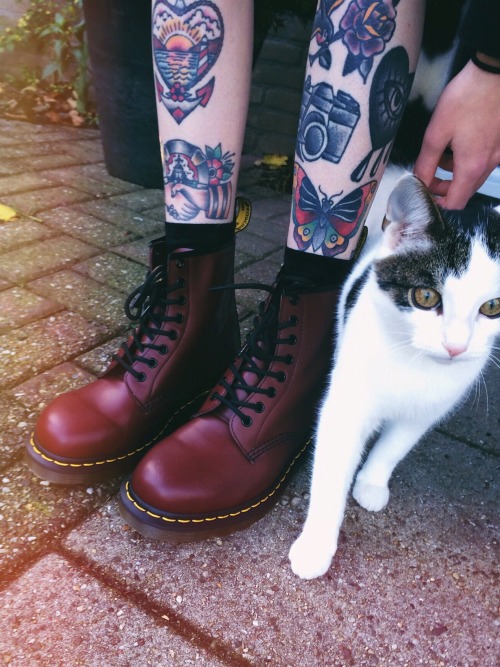 fallxasleep:  tattoobodies:    tattoo blog  x     friends on insta? paradoksalan 