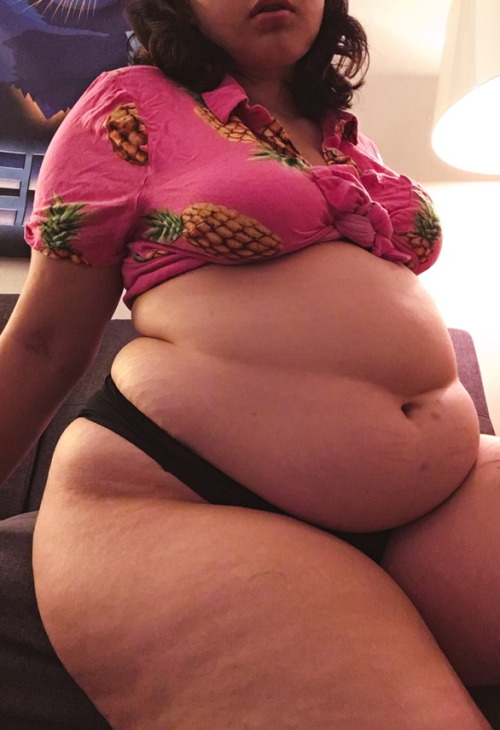 kingfeeder:prize-pig-collection:potbellypiggy:onemorebite3:Chubby Chiquita@chubbychiquita MY WIFETha